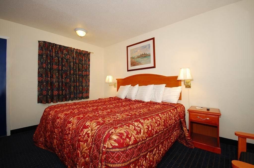 Days Inn Lawrence Exterior photo