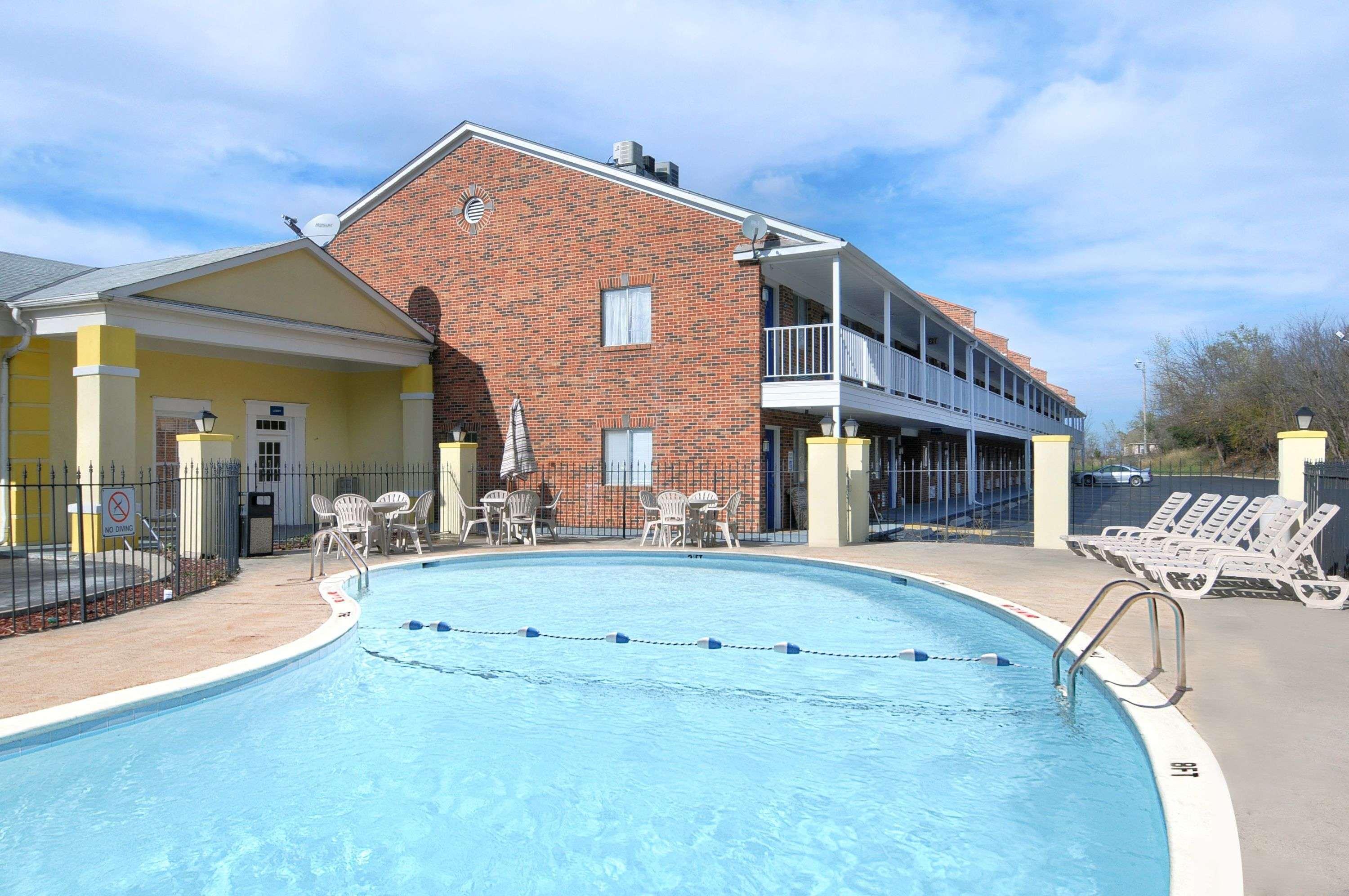 Days Inn Lawrence Exterior photo