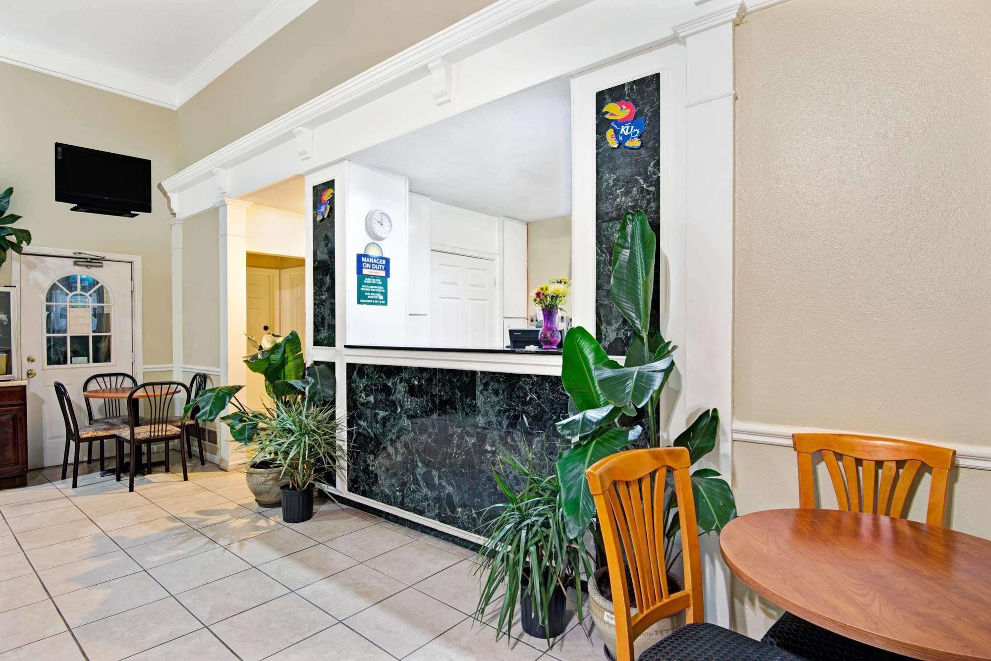 Days Inn Lawrence Exterior photo